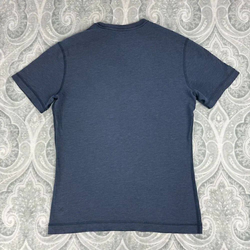 Mens Lululemon Short Sleeve - Picture 2 of 5